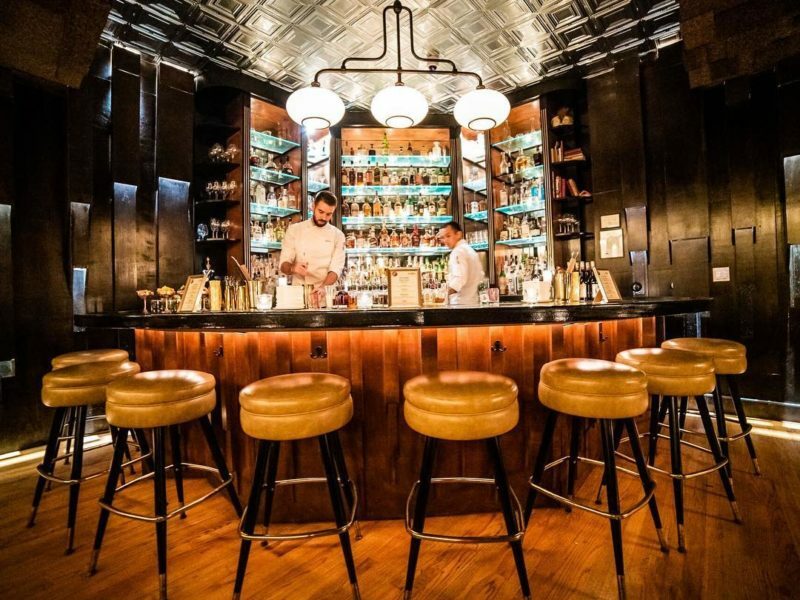 Easy Ways to Make Your Bar or Restaurant Stand Out From the Crowd